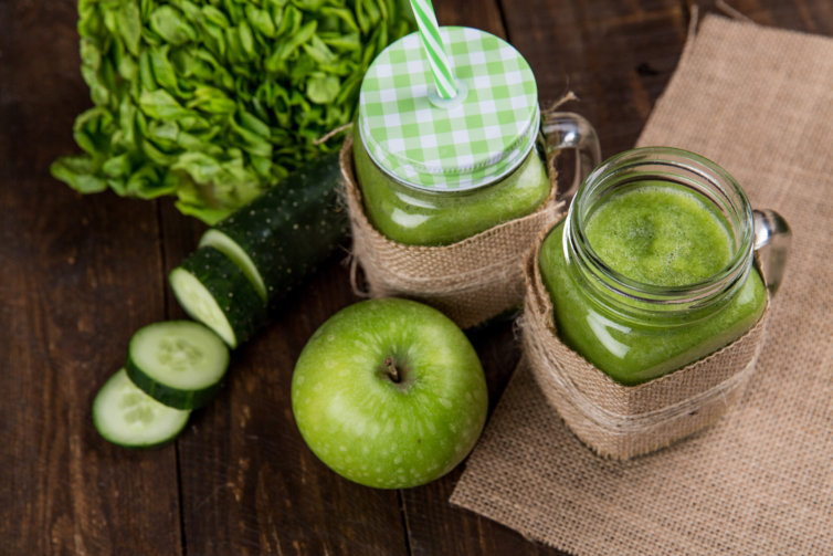 Smoothie pomme verte, concombre et basilic