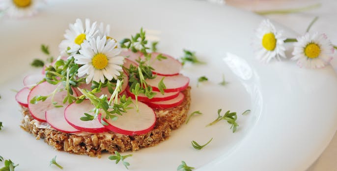 Carpaccio de radis rose sur tartare de thon