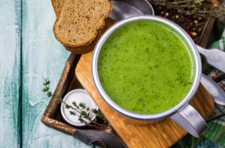 Creamy courgette and green bean soup